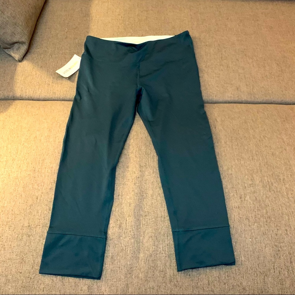 NWT Teal Capri workout leggings